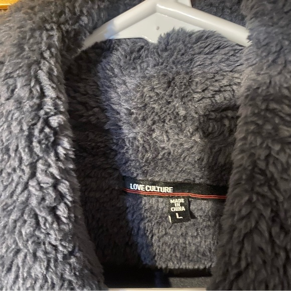 Women’s Soft Fleece Vest - Picture 2 of 3